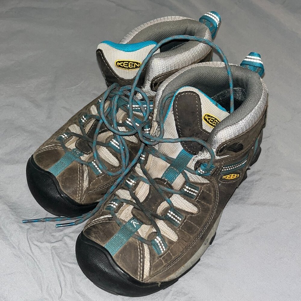 Keen women's waterproof hiking boot - size 7